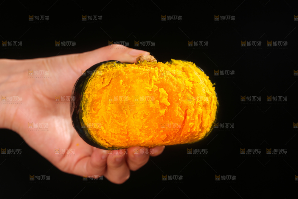 深底上的贝贝南瓜