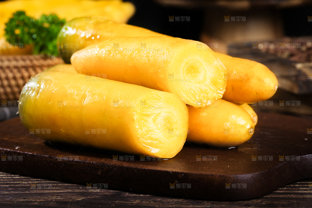 深底上的黄萝卜