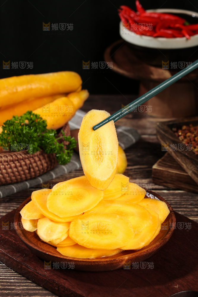 深底上的黄萝卜