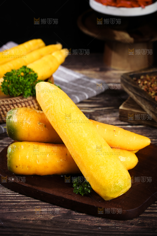 深底上的黄萝卜