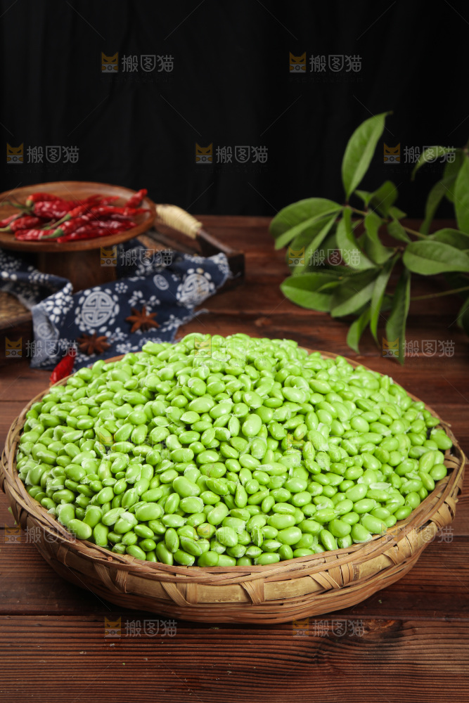 深底上的毛豆