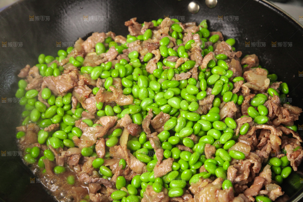 深底上的毛豆炒肉