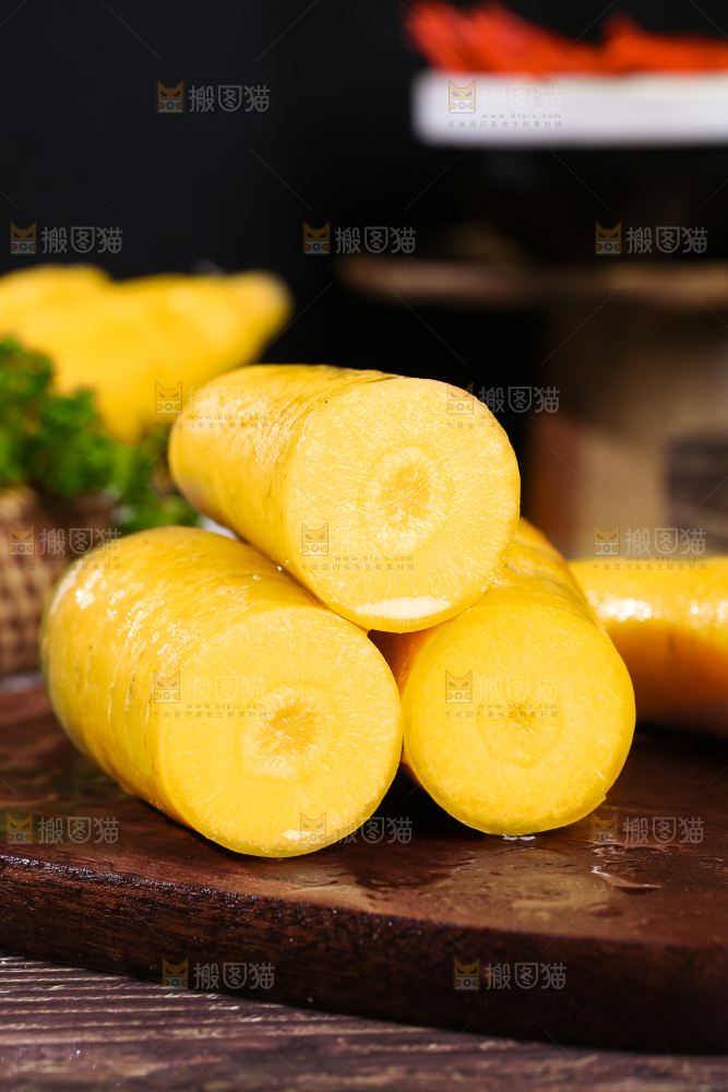 深底上的黄萝卜