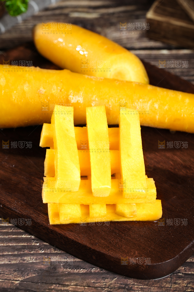 深底上的黄萝卜