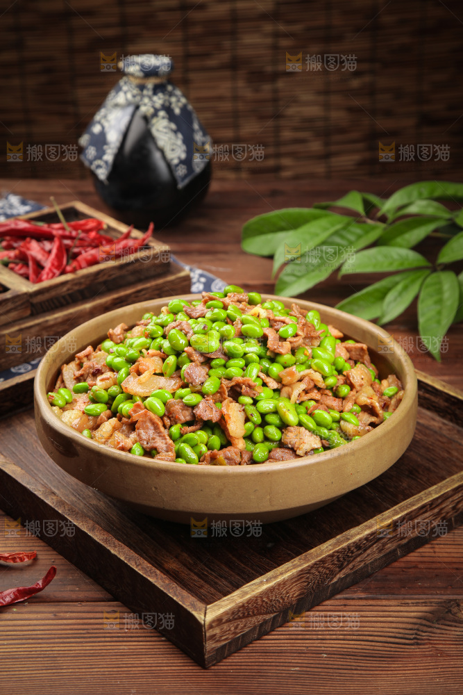 深底上的毛豆炒肉