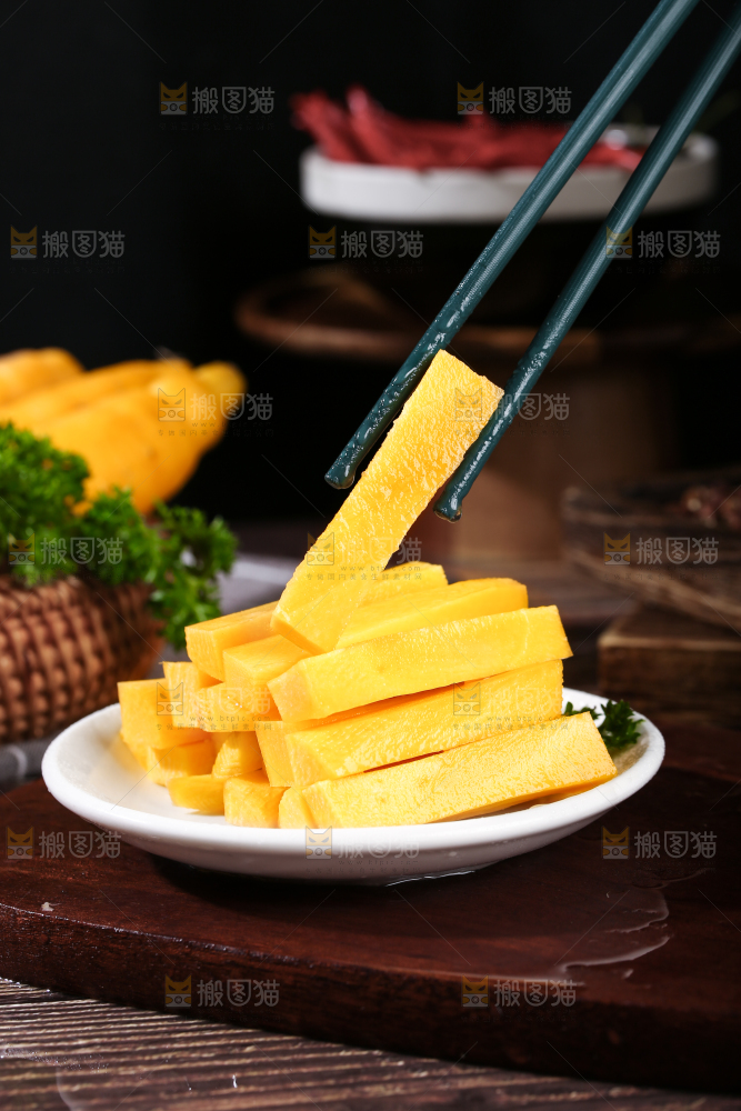 深底上的黄萝卜