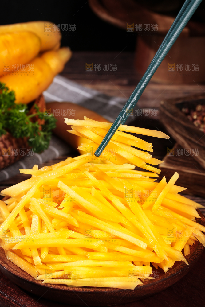 深底上的黄萝卜