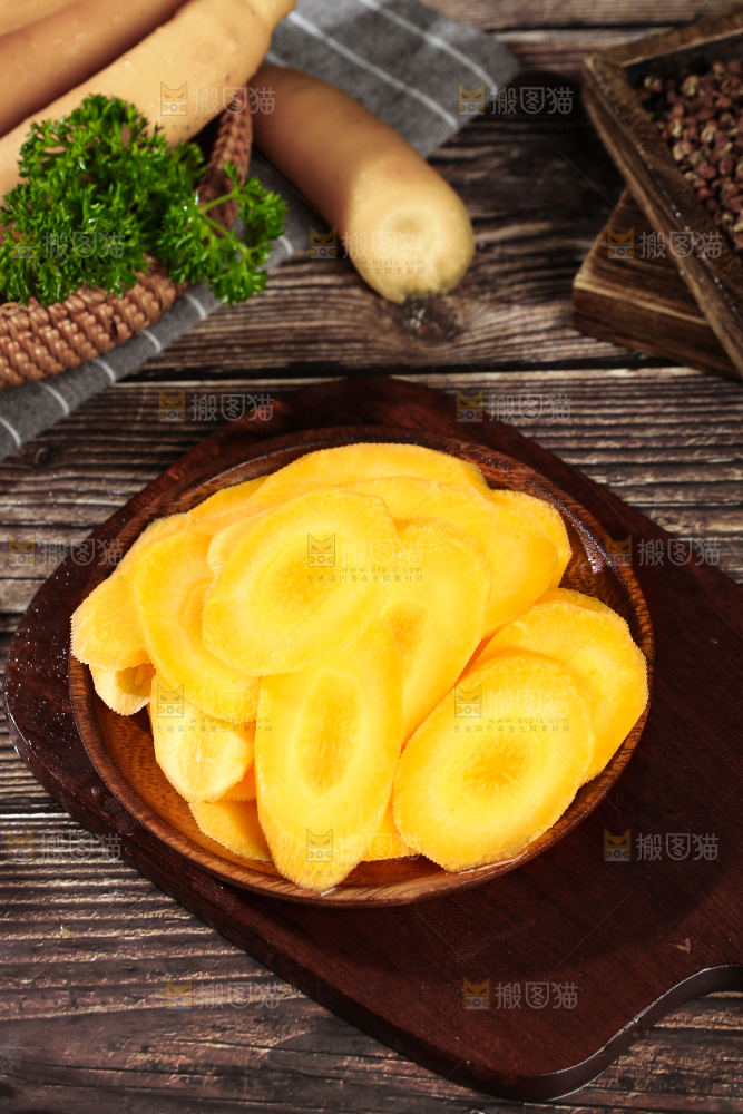 深底上的黄萝卜