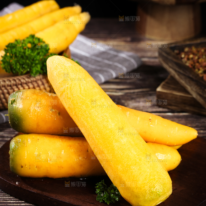 深底上的黄萝卜