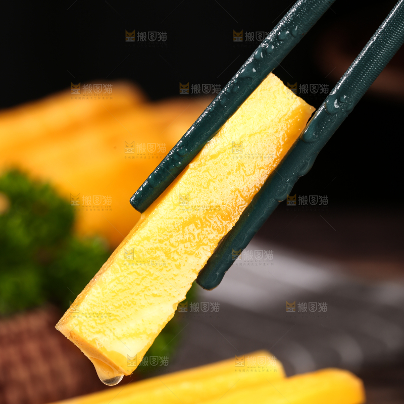 深底上的黄萝卜