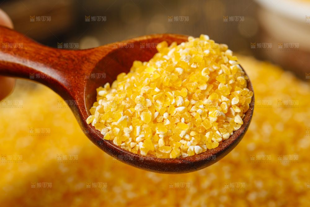深底上的玉米碴