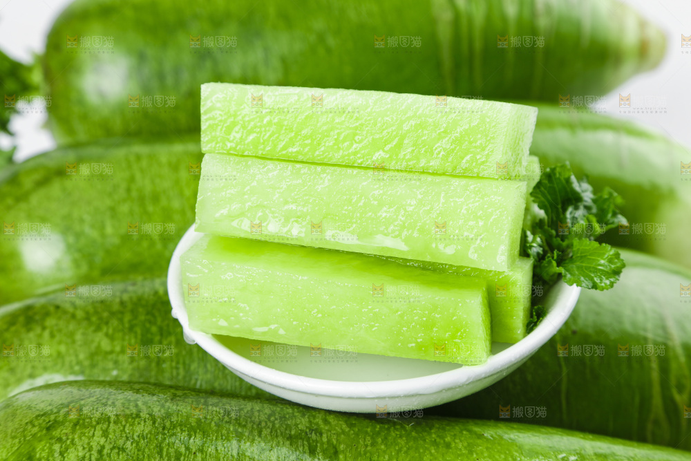 白底上的沙窝萝卜