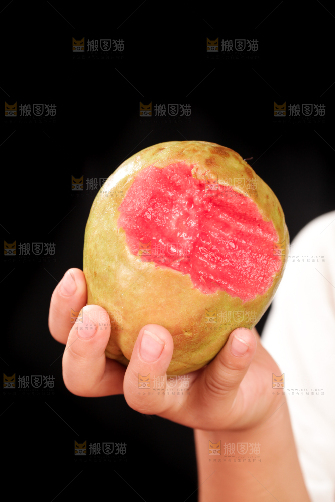 深底上的红心芭乐