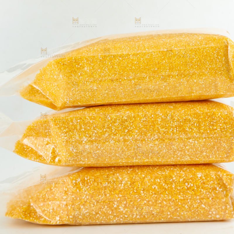 白底上的玉米碴