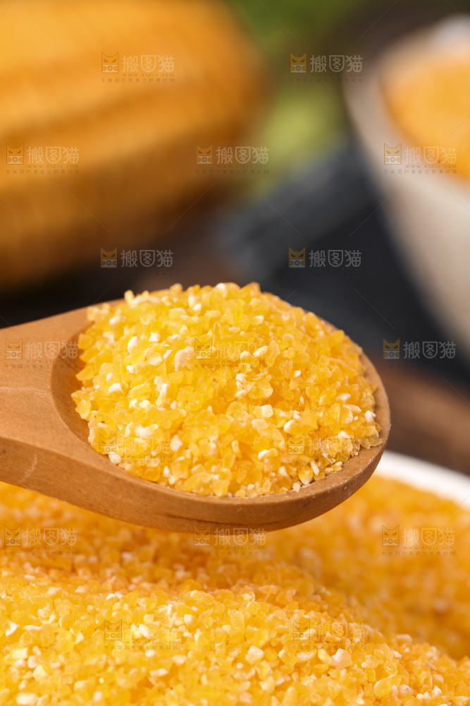 深底上的玉米碴