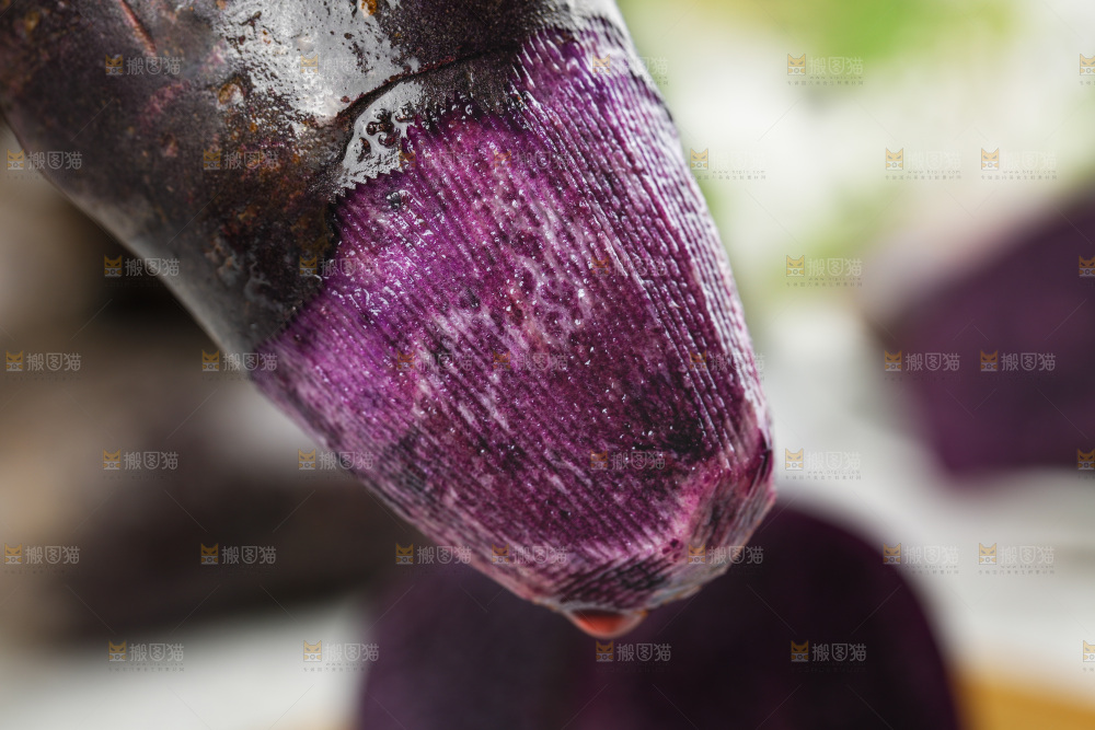 浅底上的紫土豆