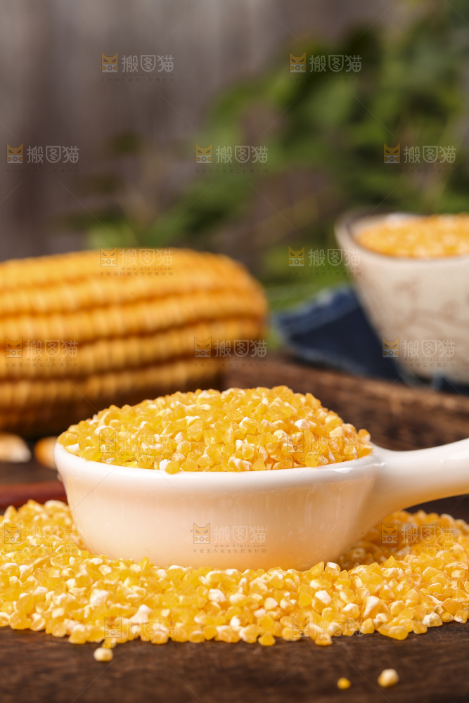 深底上的玉米碴