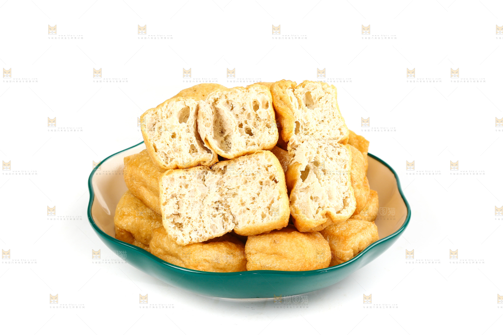 白底上的油豆腐