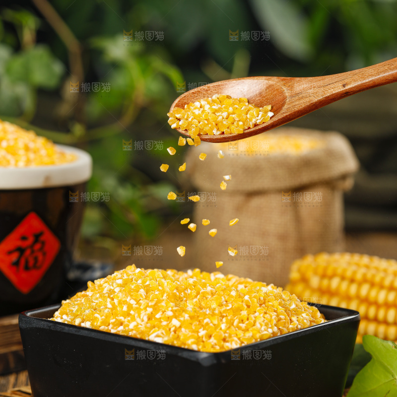 深底上的玉米碴
