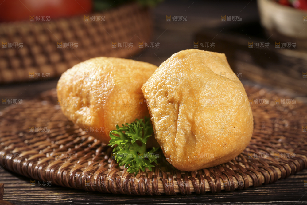 深底上的油豆腐
