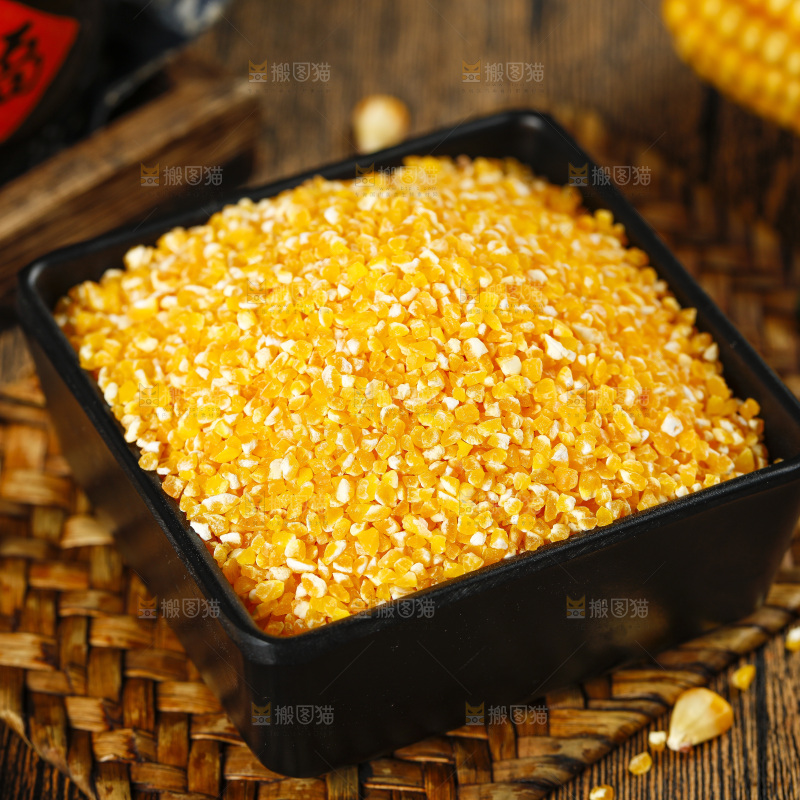 深底上的玉米碴