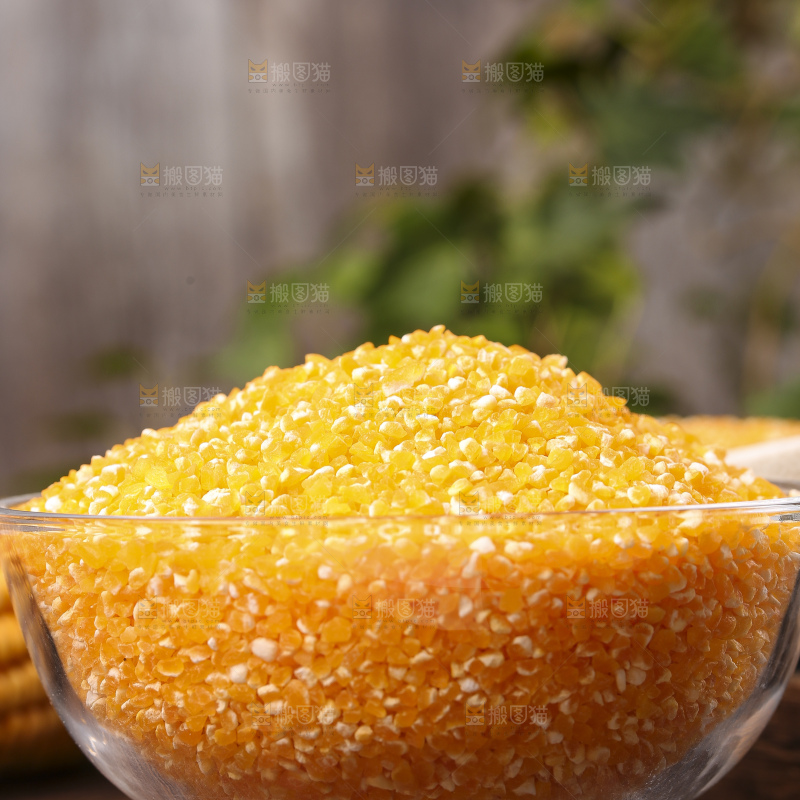 深底上的玉米碴