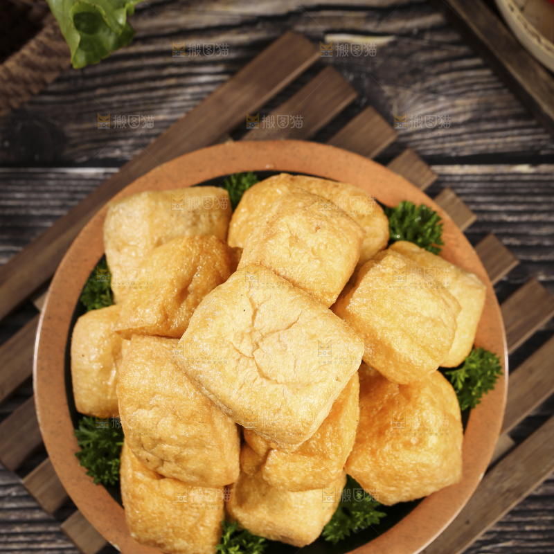 深底上的油豆腐