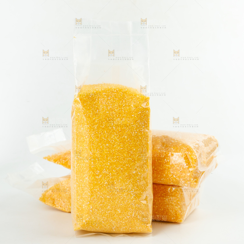 白底上的玉米碴