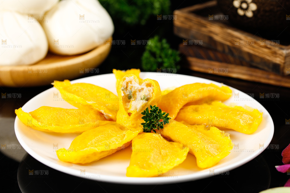 深底上的蛋饺