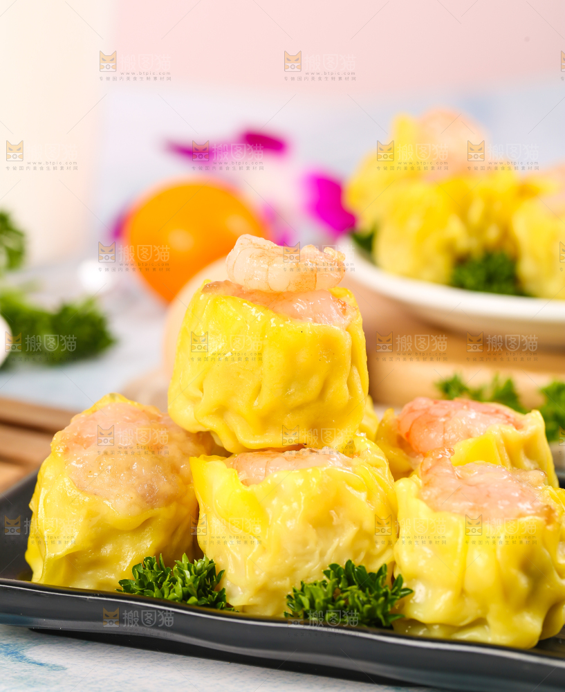 浅底上的虾肉烧卖
