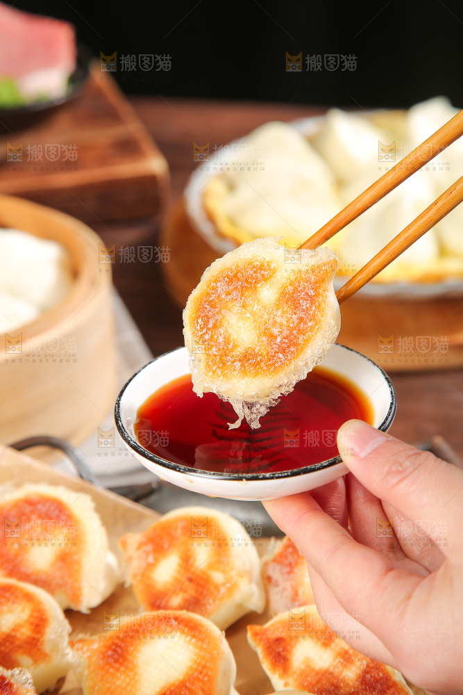 深底上的水煎包