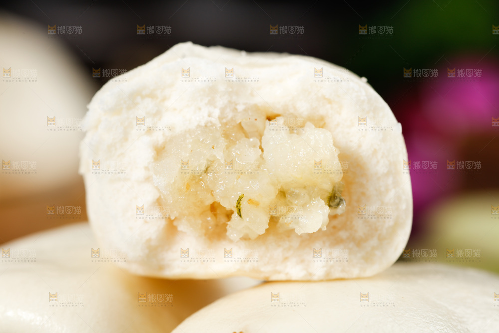 深底上的糯米卷
