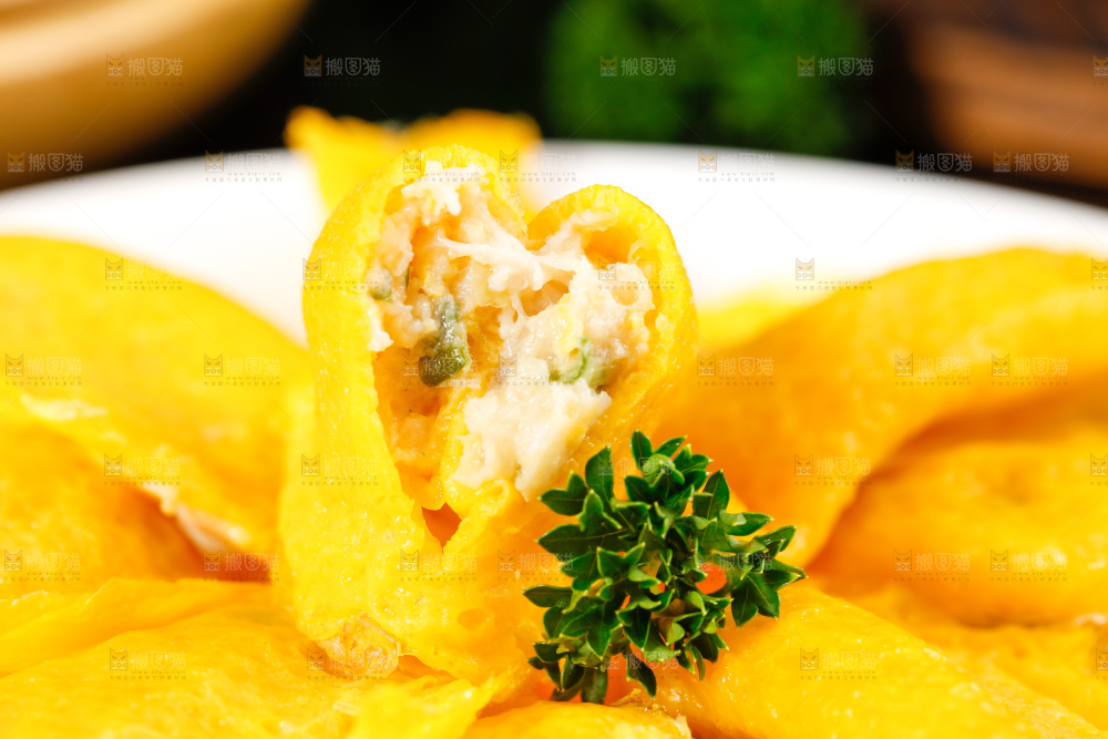 深底上的蛋饺