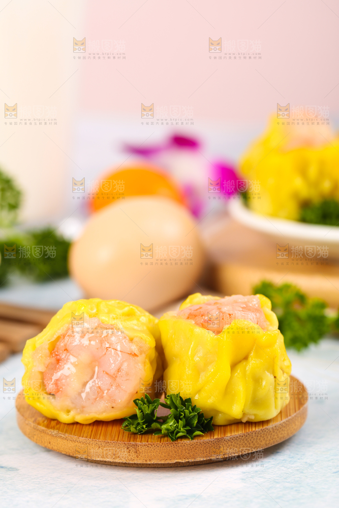 浅底上的虾肉烧卖