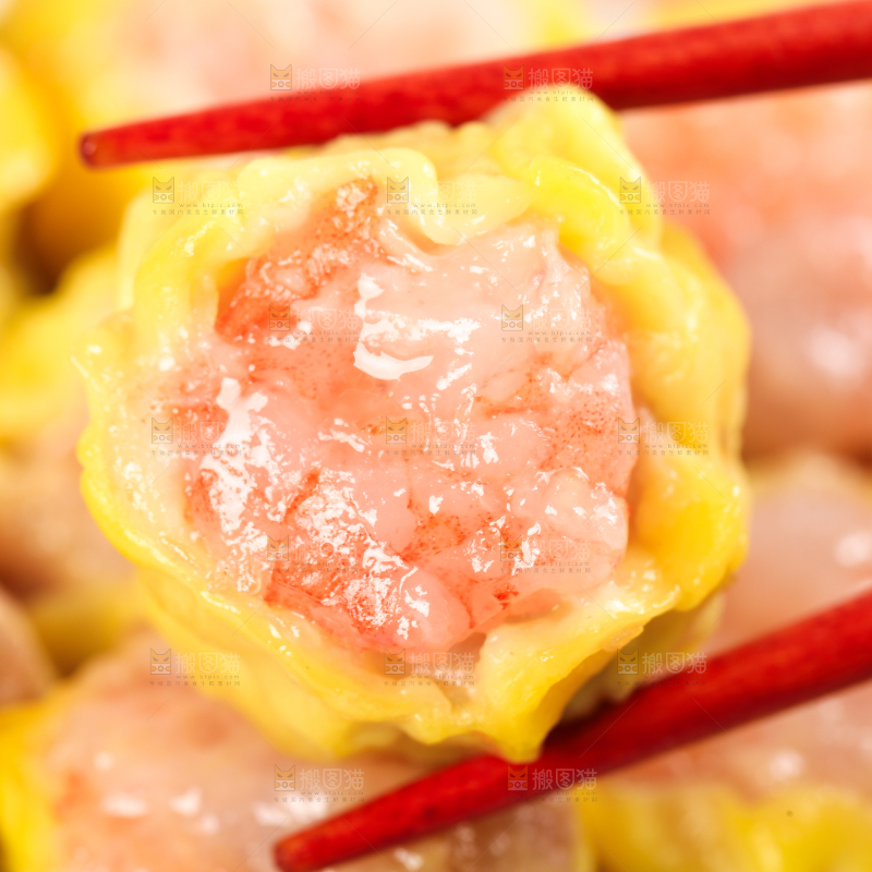 浅底上的虾肉烧卖