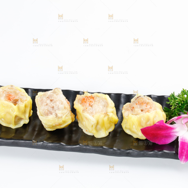 白底上的虾肉烧卖