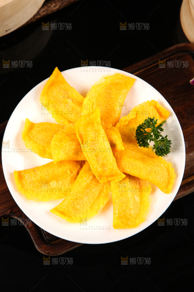 深底上的蛋饺