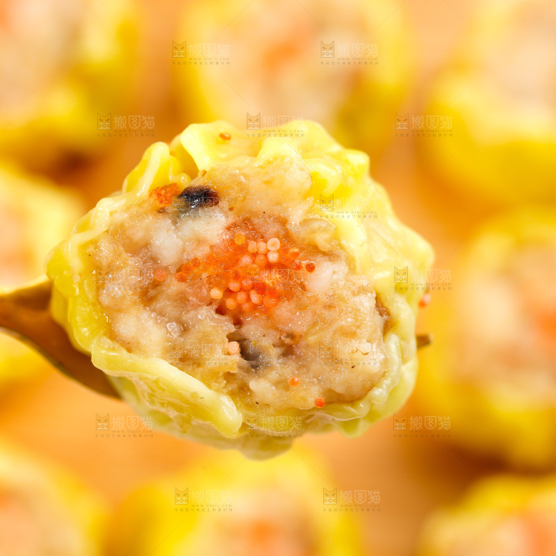 浅底上的虾肉烧卖