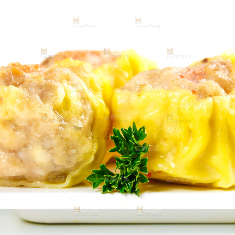 白底上的虾肉烧卖