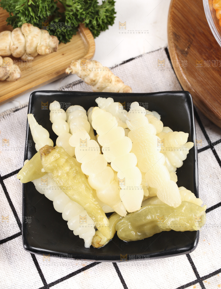 盘子里的泡椒宝塔菜