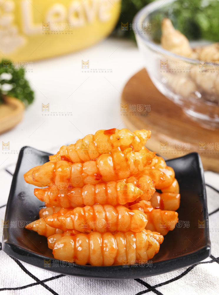 盘子里的红油宝塔菜