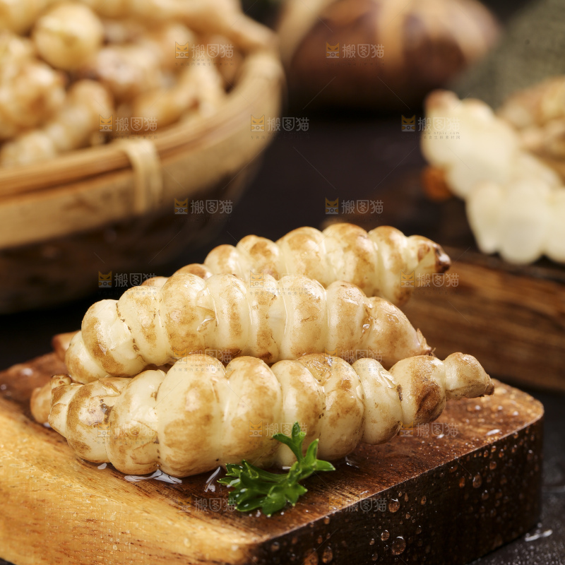 深底上的宝塔菜