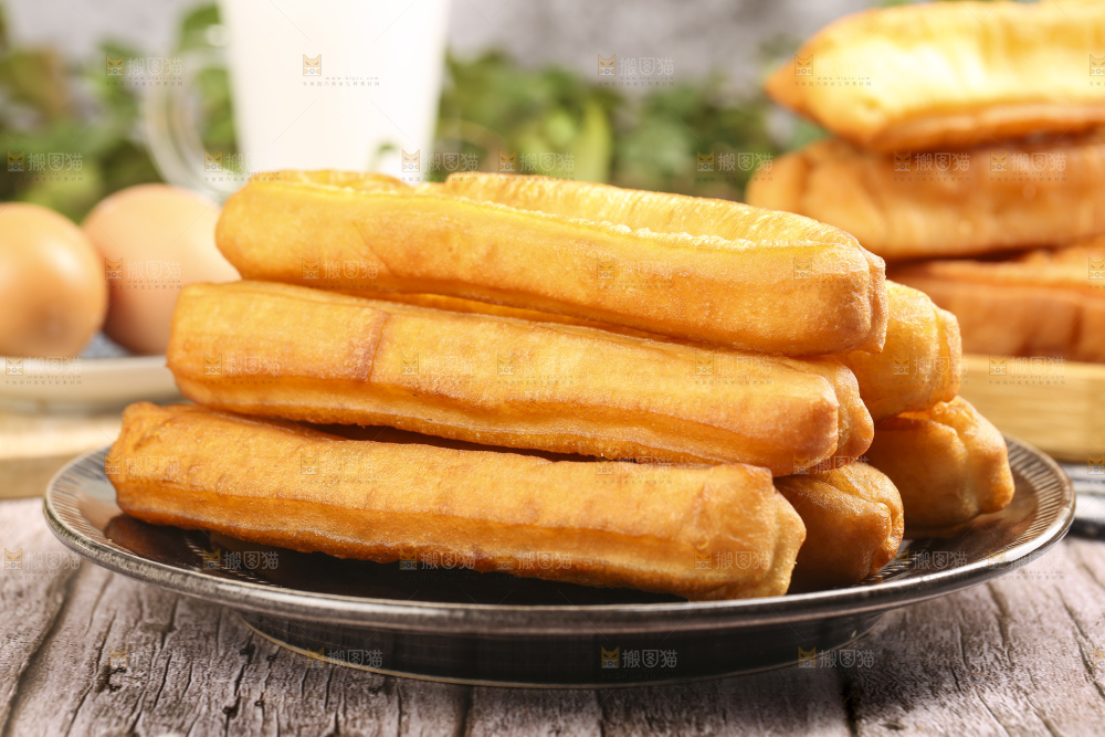 浅底上的香酥油条