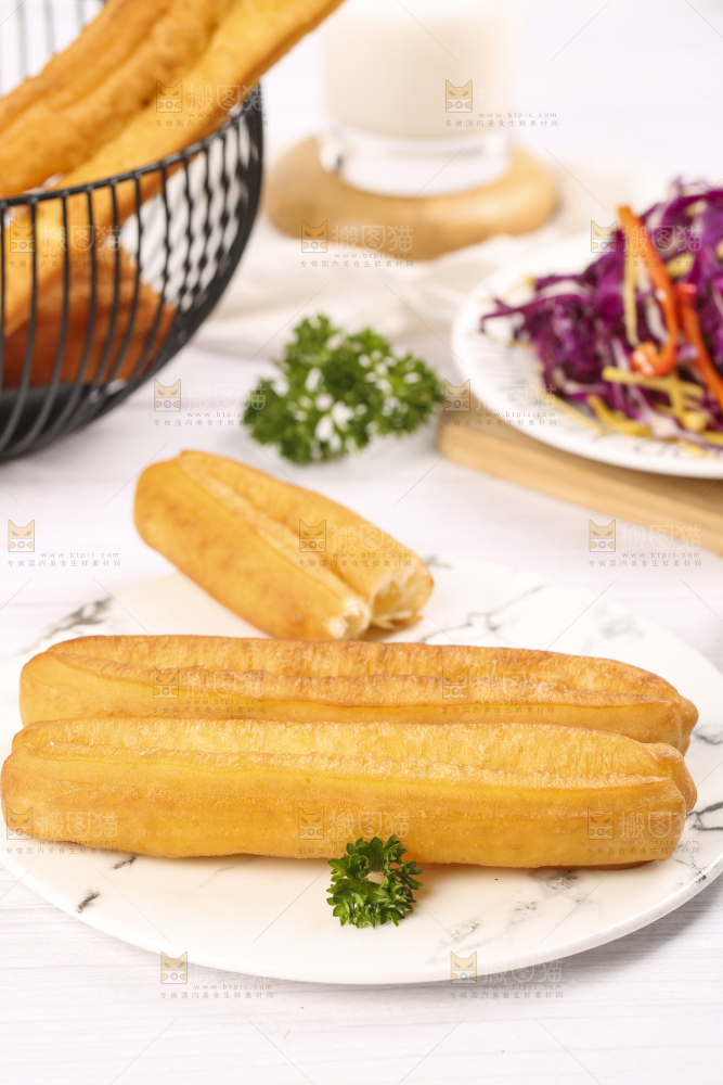 浅底上的香酥油条