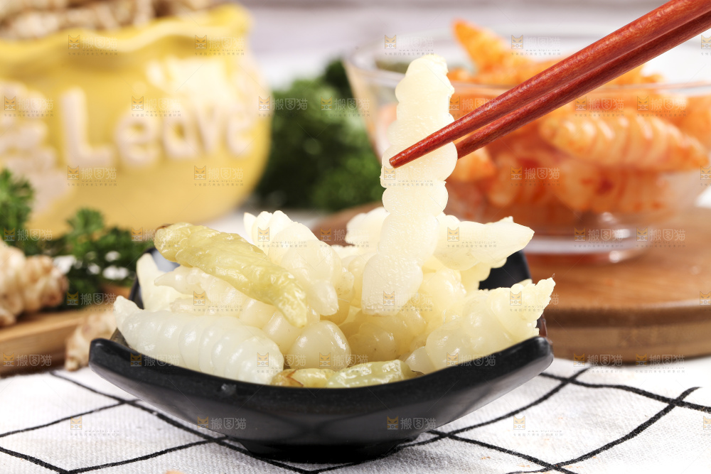 盘子里的泡椒宝塔菜