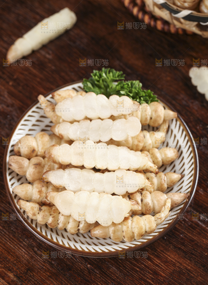 深底上的宝塔菜
