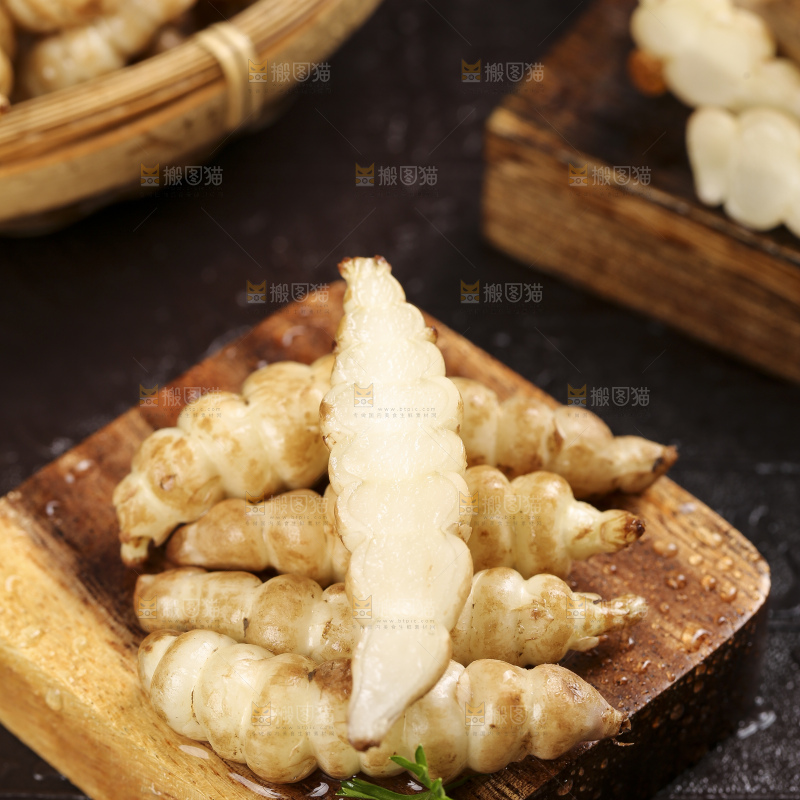 深底上的宝塔菜