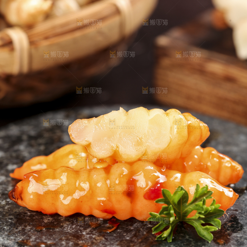 盘子里的红油宝塔菜
