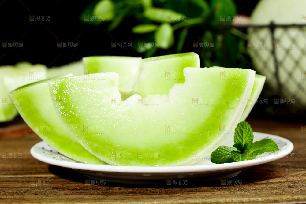 深底上的玉菇甜瓜