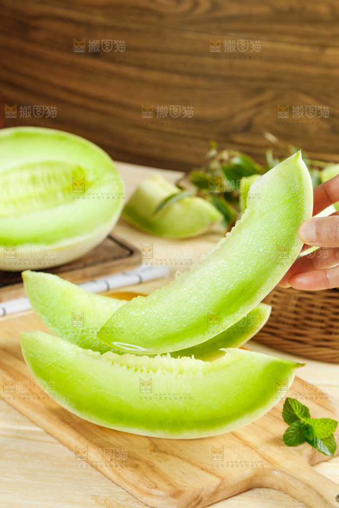 浅底上的玉菇甜瓜
